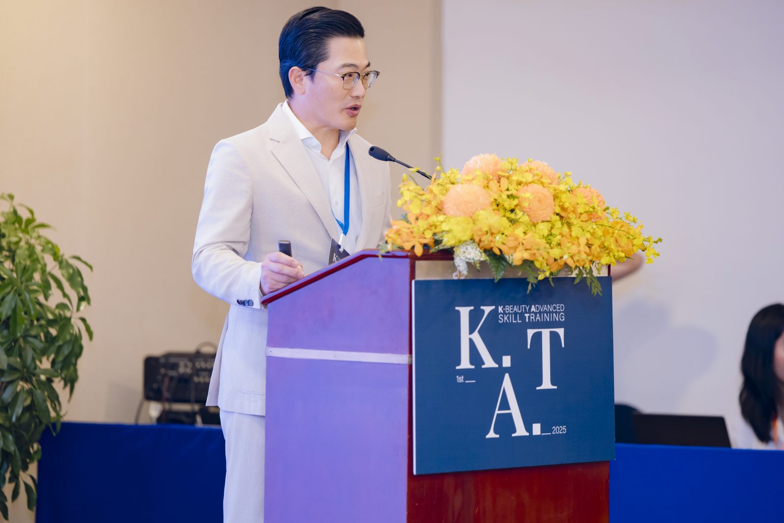Prof. Dr. Heo Chan Yeong – Head of Plastic Surgery Department, Seoul National University Hospital, Bundang.